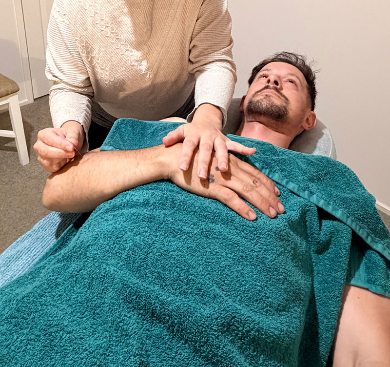 Tennis elbow treatment at Bodyworkx in Ringwood and Eltham